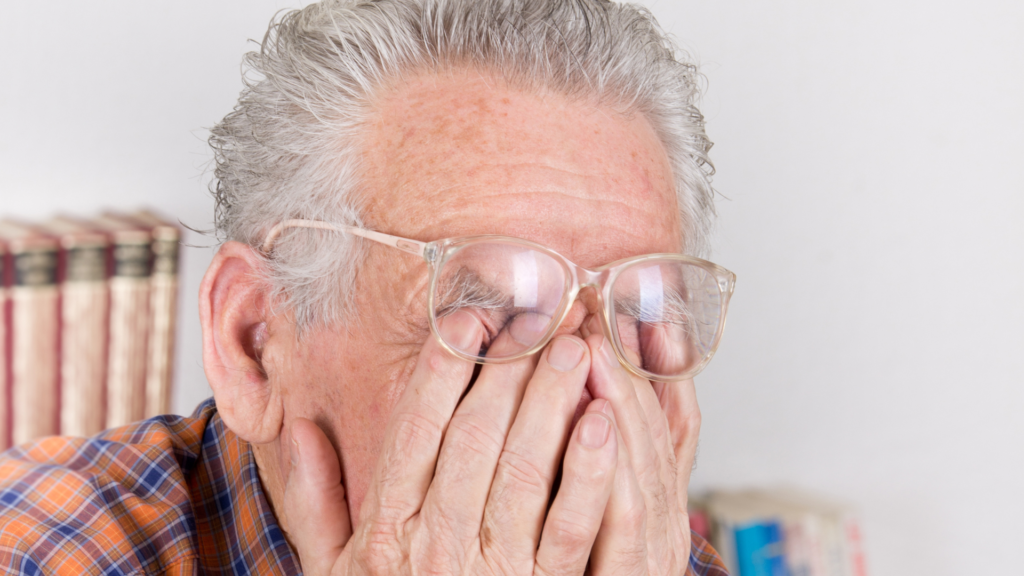 シニア世代に役立つ健康管理！「老眼にも効果あり。目の体操！裏技付き！」