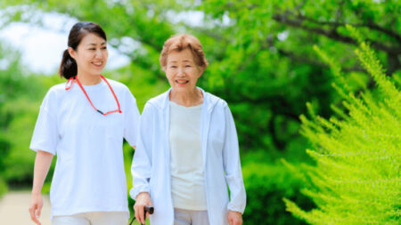 親の老人ホーム入居を考えるタイミングと準備の流れ:知っておきたいポイント