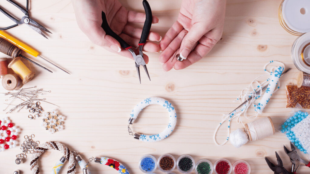【シニア】ハンドメイドがもっと楽しくなる！指の関節を柔らかく保つためには？