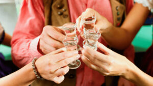 アルコール中毒だが、余命を宣告されている中、お酒は飲めますか?【老人ホーム】